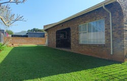Bo-dorp, North West 300