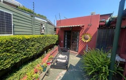 Bo-dorp, North West 300
