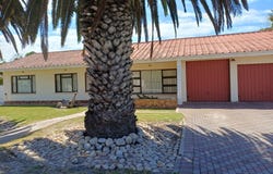 Middelburg Street 33, Middedorp, Western Cape 7357