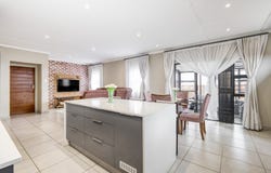 Lion Pride, Gauteng 1747