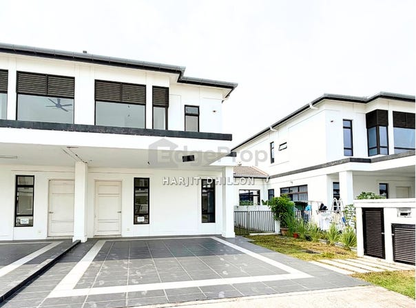 Persiaran Mokhtar Dahari, Bandar Puncak Alam, Selangor 47000