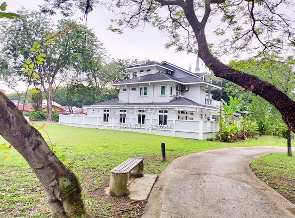 Persiaran Kayangan, Section 10, Shah Alam, Selangor 40100