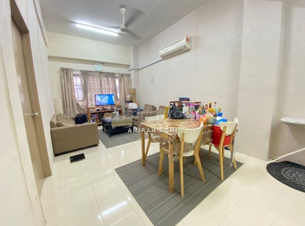 Jalan Pahat H 15/H, Section 15, Shah Alam, Selangor 40000