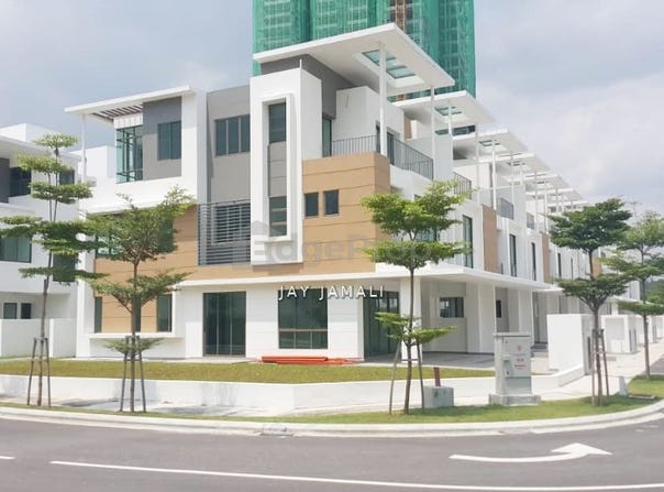 Jalan LPR 5, Lake Point Residence, Cyberjaya, Selangor 63000