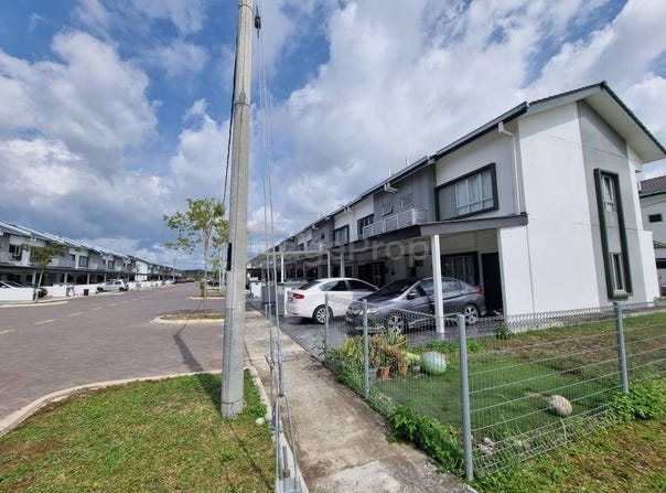 Jalan KB, Kitabayu Cybersouth, 43800 Selangor, Dengkil, Selangor 43800