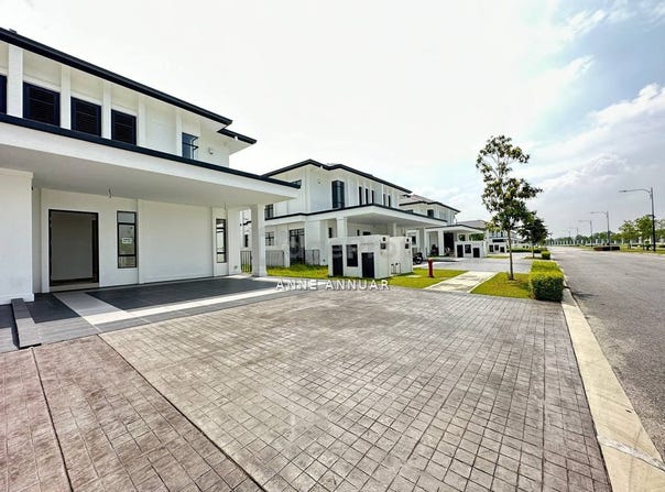 Persiaran Mokhtar Dahari, Bandar Puncak Alam, Selangor 47000