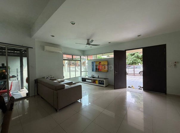 Jalan Ambang , Iskandar Puteri, Johor 79100