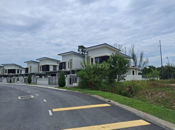 jalan BK 8/1, Puchong, Selangor 43300
