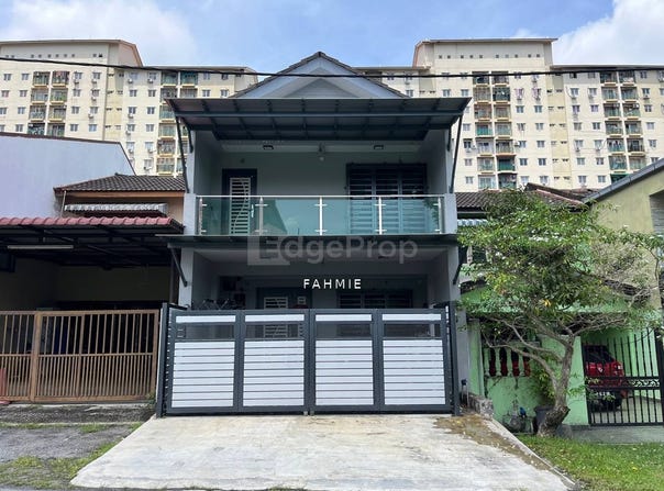 Taman Pinggiran, Off Jalan Lebuhraya Pinggiran, Batu Caves, Selangor 68100