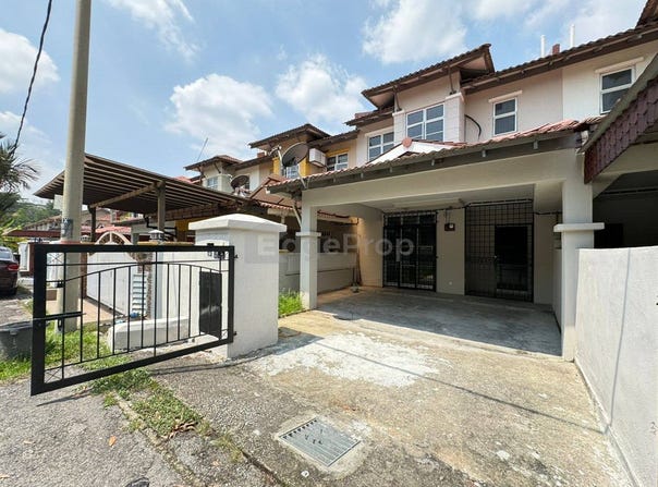 Jalan Ixora, Sepang, Selangor 43900