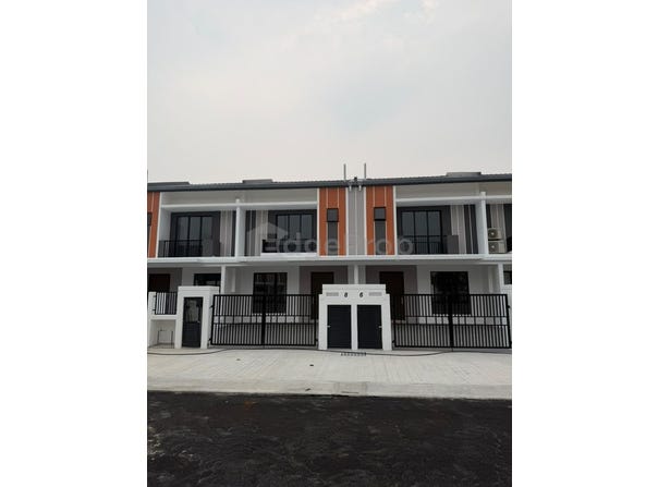 Jalan Platinum, Dengkil, Selangor 43800