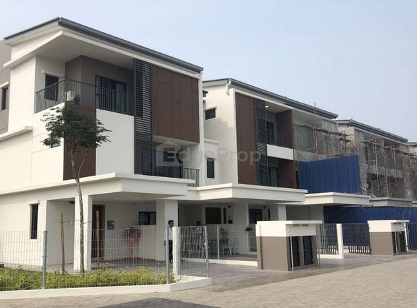 Jalan Putra Perdana 8, Puchong, Selangor 47100