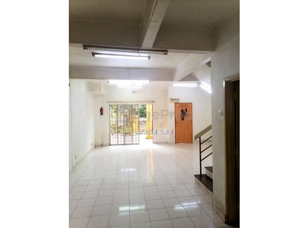 J, Seri Kembangan, Selangor 43000