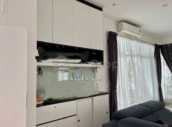 Jalan Clover, Cyberjaya, Selangor 63000