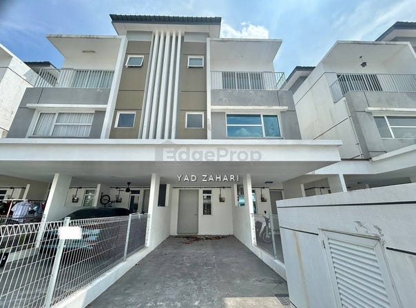 Jalan Platinum, 1, Taman Platinum, Dengkil, Selangor 43800
