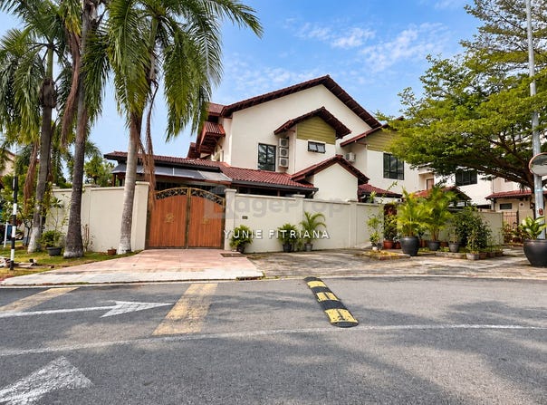 Laman Sanur, Seksyen 13, Shah Alam, Selangor 40100