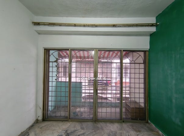 J, Ampang, Selangor 68000