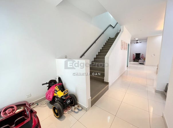 Jalan FLora, Telok Panglima Garang, Selangor 42500