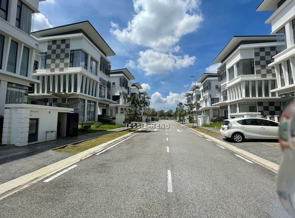 Jalan Kemuning Mutiara 33/158B, Kemuning Utama, Shah Alam, Selangor 40400