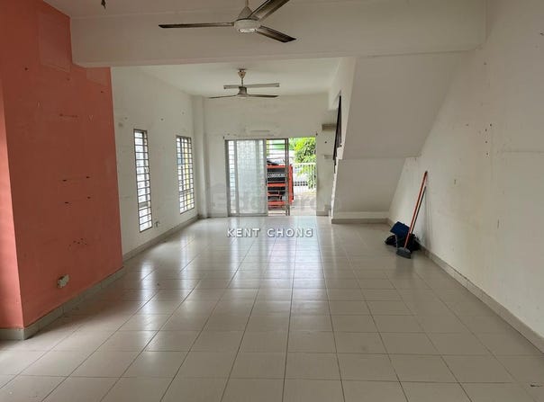 Jalan Parklands, Semenyih, Selangor 43700