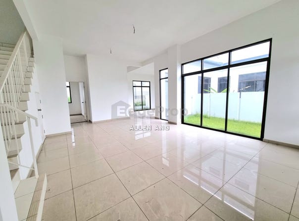 J, Bandar Puncak Alam, Selangor 47000