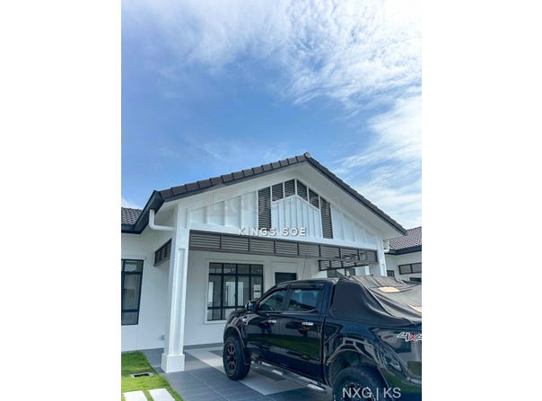 Persiaran Mokhtar Dahari, Bandar Puncak Alam, Selangor 47000