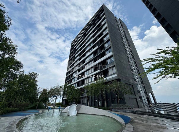 Jalan Anggerik, Bluwater Estate, Seri Kembangan, Selangor 43300