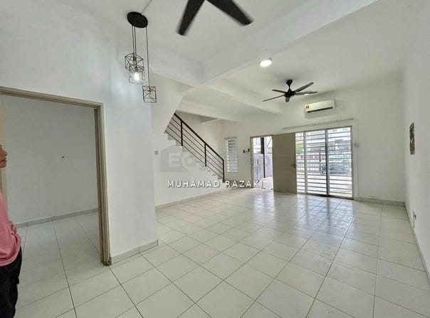 Jalan Alam Suria, Bandar Puncak Alam, Selangor