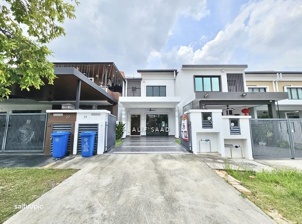 Persiaran Tun Teja, Shah Alam, Selangor 40470