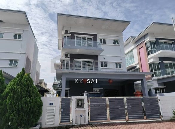 Jalan Ridgeview, Kajang, Selangor 43000