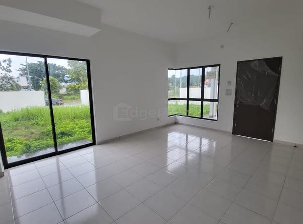 J, Shah Alam, Selangor 40170