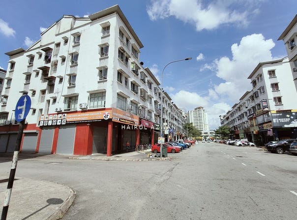 Jalan Pahat H 15/H, Section 15, Shah Alam, Selangor 40000