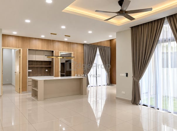 J, Shah Alam, Selangor 40170