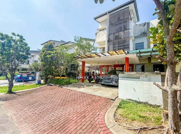 J, Taman Melawati, Selangor 53100