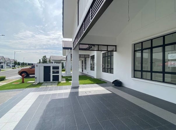 Persiaran Mokhtar Dahari, Bandar Puncak Alam, Selangor 47000