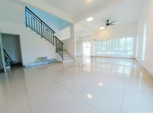 Jalan Parklands, Semenyih, Selangor 43700