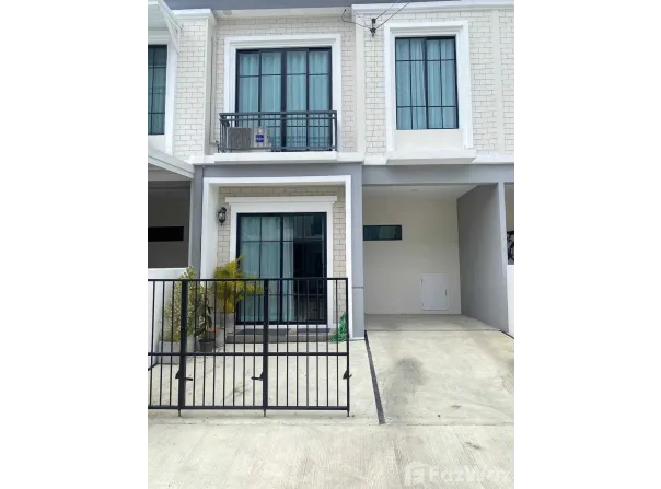 33 Wongwaen Ropnok Tawan-Ok Road, Thap Chang, Saphan Sung, Bangkok, 10240 Thailand, Saphan Sung,