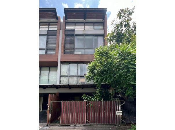 The Plot Yen Akat, Soi Nawin, Chong Nonsi, Yan Nawa, Bangkok, 10120 Thailand, Yan Nawa,