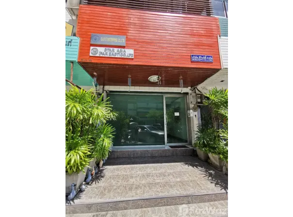 2054 Phetchaburi, Bang Kapi, Huai Khwang, Bangkok, 10310 Thailand, Huai Khwang,