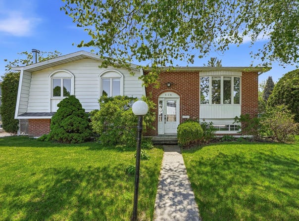 136 Rue de Canora, Delson, QC J5B 1R5