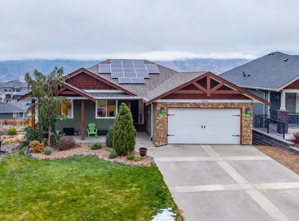 2016 Galore Crescent, Kamloops, BC V2E 0A7