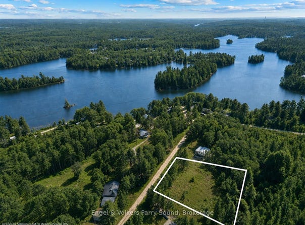 40 Miller Drive, McDougall, ON P2A 2W7