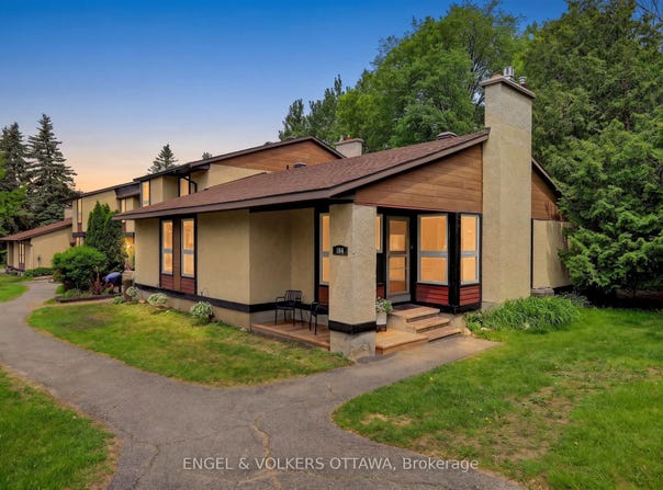 164 McClintock Way 6, Kanata, ON K2L 2A4