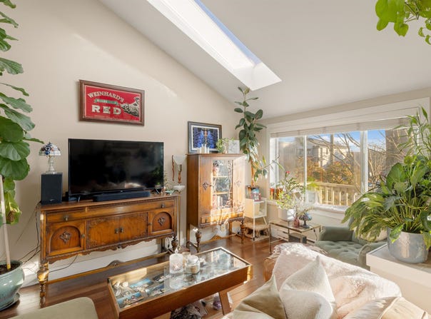 612 E 4th Street, North Vancouver, BC V7L 1J8