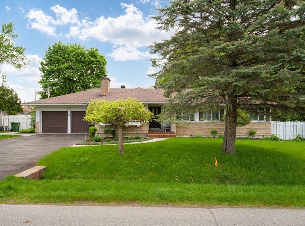 57 York Road, Beaconsfield, QC H9W 4L1