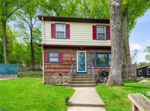 19 E Shore Rd, Jefferson Twp., NJ 07849-1770
