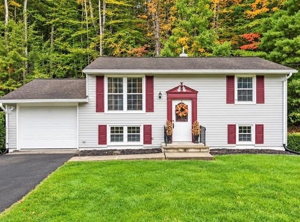 425 Rayelene Dr, VESTAL, NY 13850