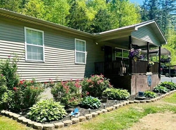 154 Turners branch, Eastern, KY 41622