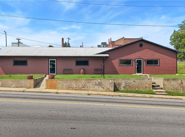 221 E S Broad Street, Walhalla, SC 29691