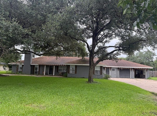 707 South Mccarty Avenue, Eagle Lake, TX 77434